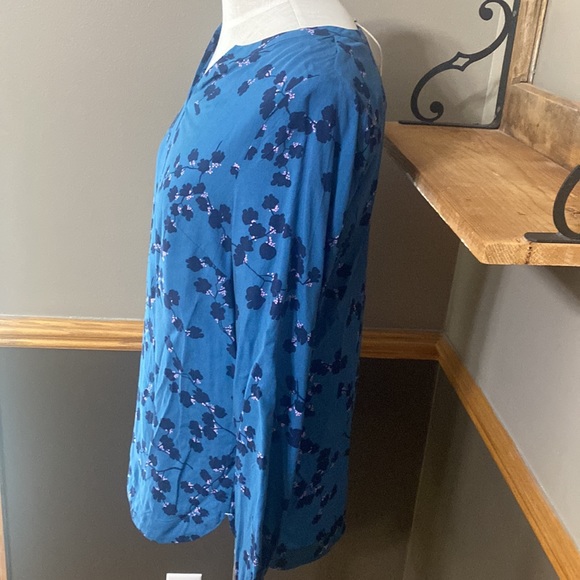 JOULES Rosamund V Neck Woven Top Teal Blossom print size 6 - Picture 3 of 9